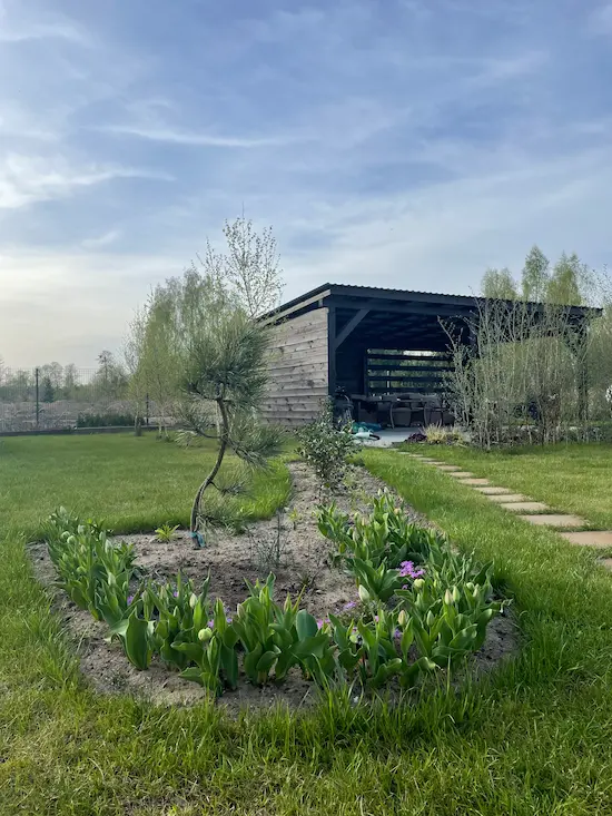 Teren pod rabatę przed wykonaniem prac